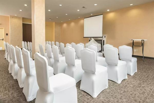 Sleep Inn & Suites and Conference Center Downtown Indianapolis