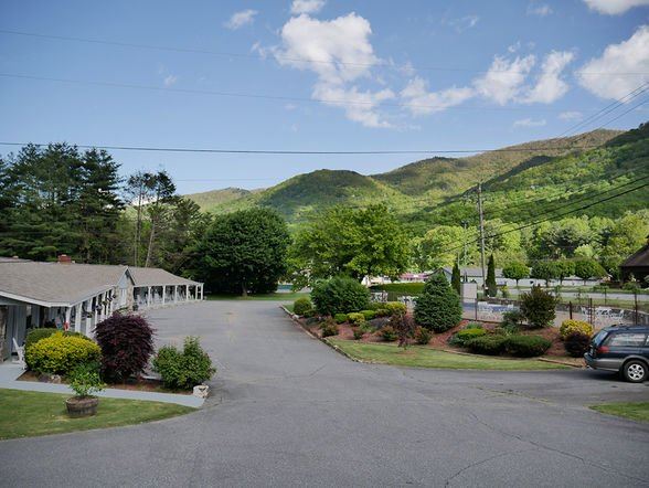 Meadowlark Motel With Restaurant & Bar