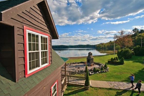 Twin Pines onTrout Lake