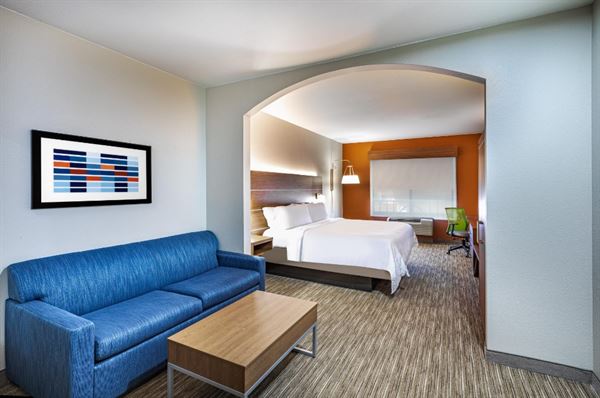 Holiday Inn Express & Suites Pryor