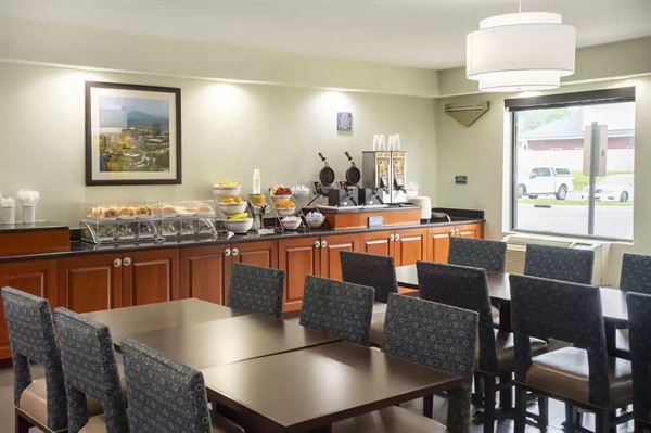 Comfort Suites Biltmore Outlet Center