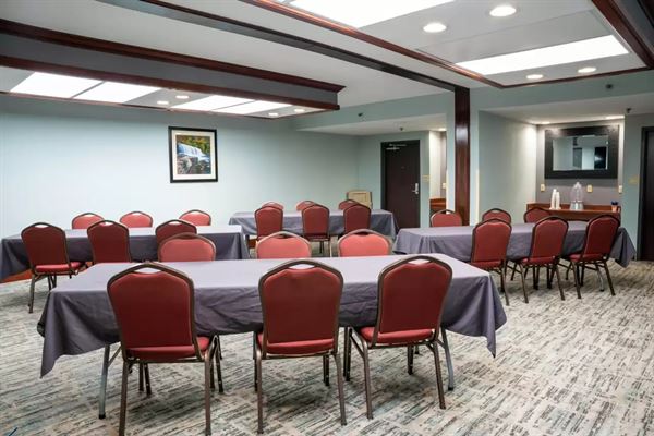 Comfort Suites Biltmore Outlet Center