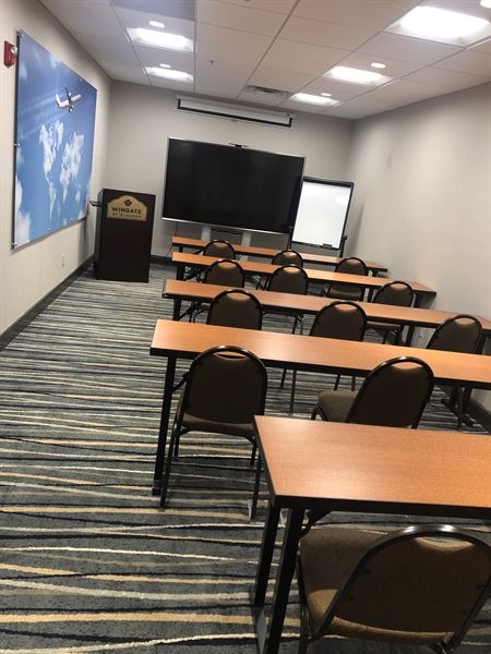 Wingate by Wyndham Orlando Airport