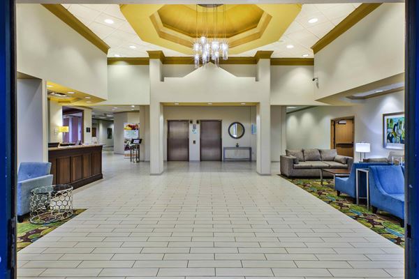 Holiday Inn & Suites Bolingbrook