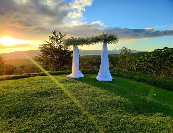 Hawaii Vista Weddings at Manana Hills Estate