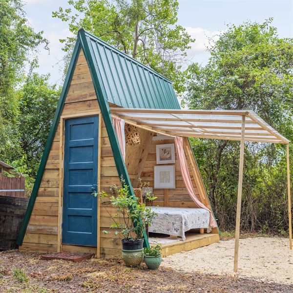 Enchanted Oaks Farm & Lakehouse