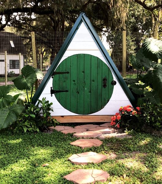 Enchanted Oaks Farm & Lakehouse