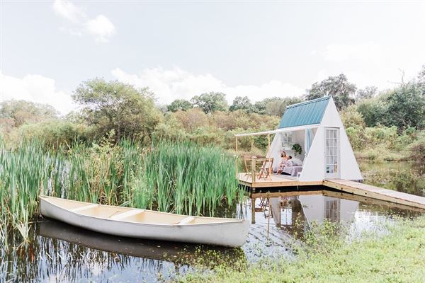 Enchanted Oaks Farm & Lakehouse