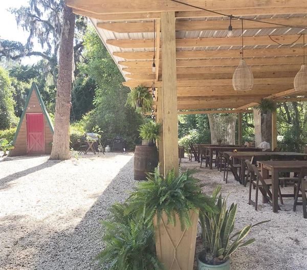 Enchanted Oaks Farm & Lakehouse