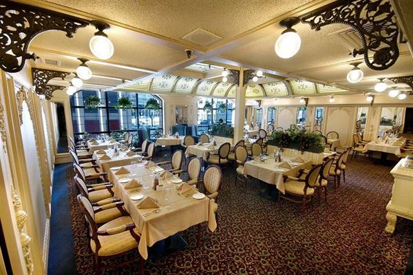 Bailey's Restaurant and Lounge