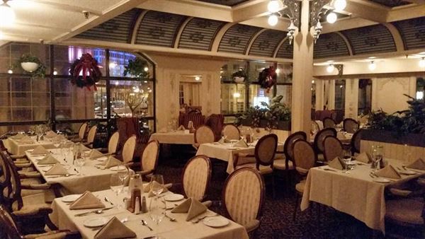 Bailey's Restaurant and Lounge - Winnipeg, MB - Wedding Venue