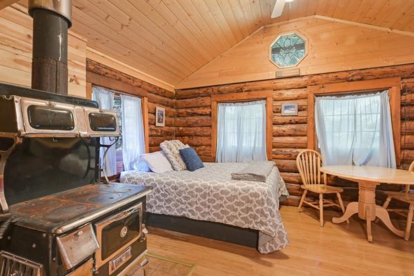 Hope Alaska's Bear Creek Lodge