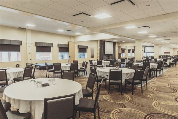 Hôtel & Suites Le Dauphin