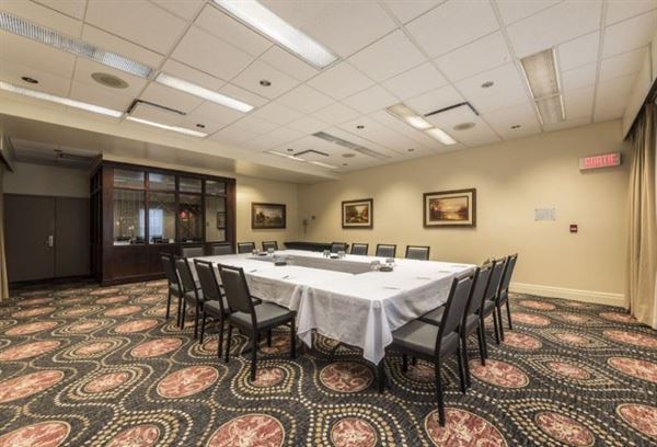 Hôtel & Suites Le Dauphin