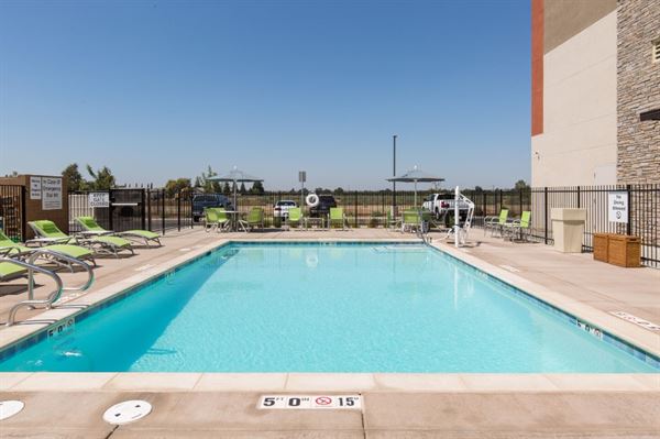 Holiday Inn Express Visalia - Sequoia Gateway Area
