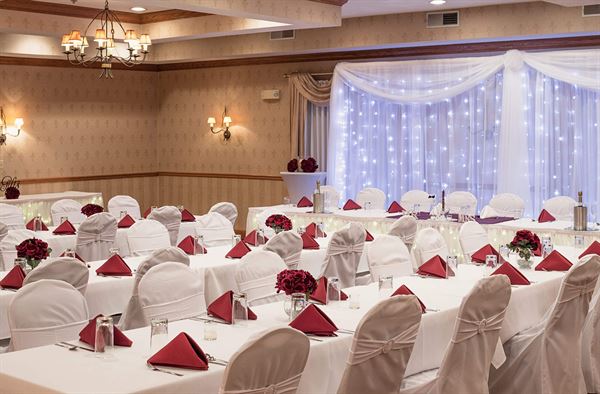 Coshocton Village Inn & Suites