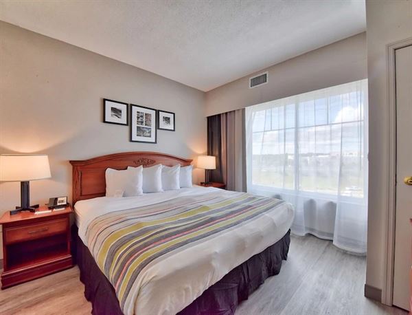 Country Inn and Suites