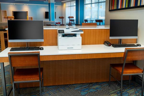 Holiday Inn Express & Suites Las Vegas - E Tropiciana