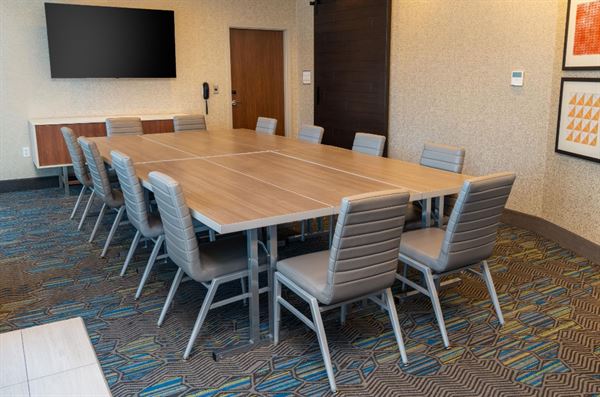 Holiday Inn Express & Suites Las Vegas - E Tropiciana