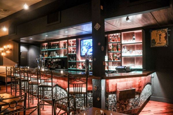 Safari Bar and Grill