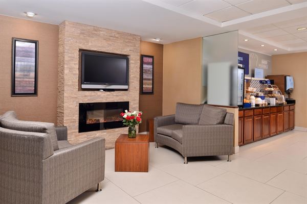 Holiday Inn Express & Suites West Chester
