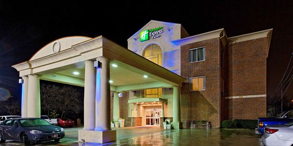 Holiday Inn Express & Suites - San Antonio South