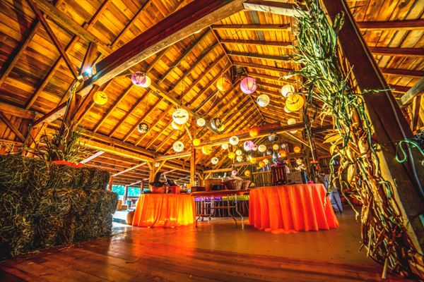 Betsy's Barn and Breakneck Lodge