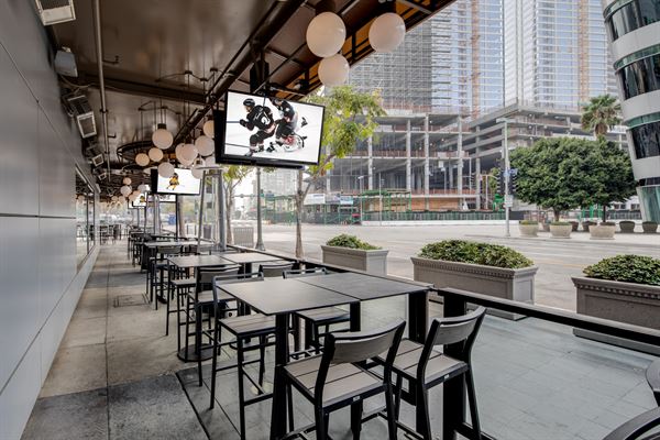 Tom's Watch Bar - LA Live