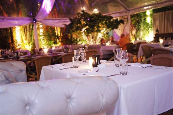 Villa Azur Restaurant & Lounge