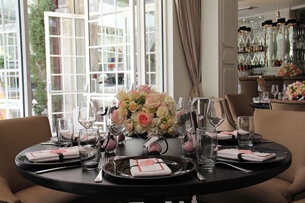 Villa Azur Restaurant & Lounge