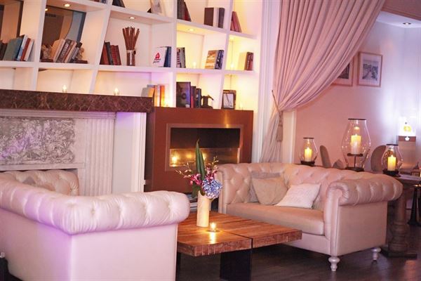 Villa Azur Restaurant & Lounge