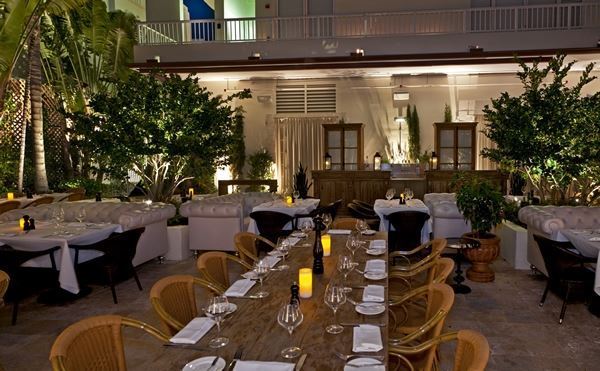 Villa Azur Restaurant & Lounge
