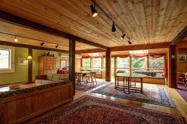 Snowy Owl Inn & Resort