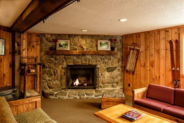 Snowy Owl Inn & Resort