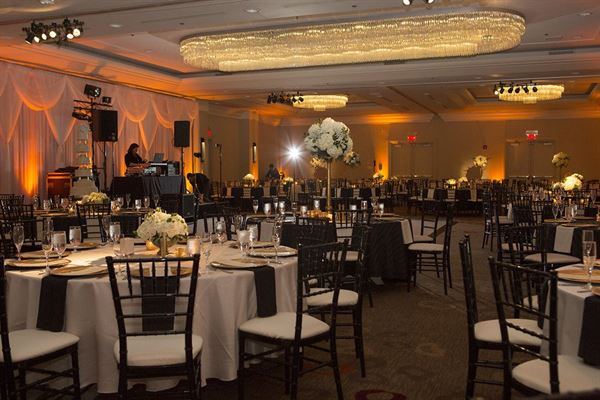 The Baronette Renaissance Detroit-Novi Hotel