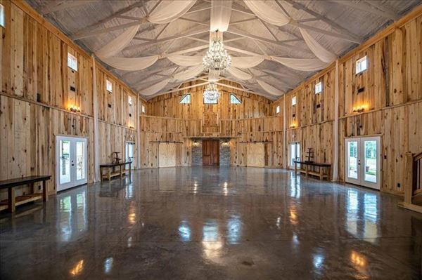 The Wedding Barn @ LIKAZOO