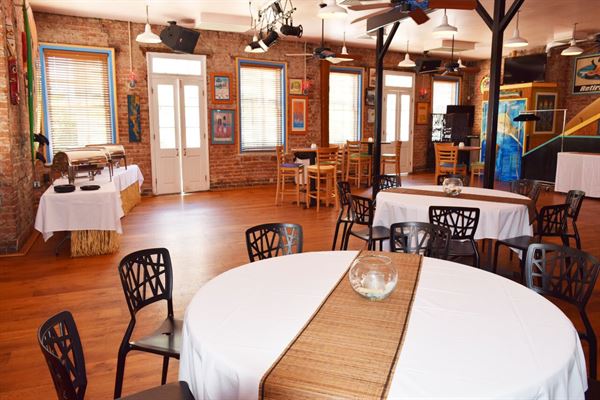 Lucy's Retired Surfers Bar & Restaurant