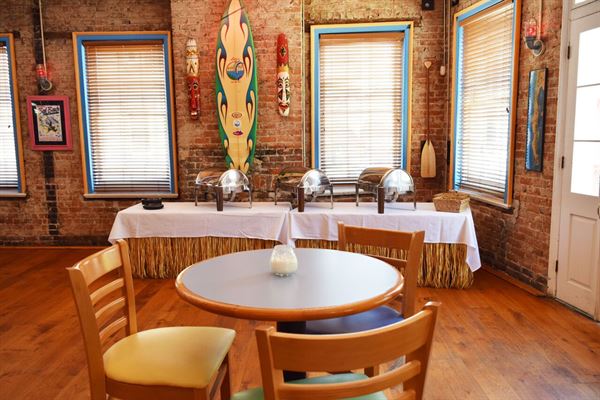 Lucy's Retired Surfers Bar & Restaurant