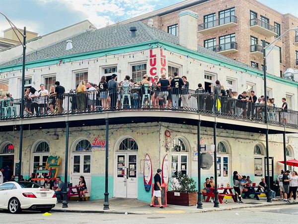 Lucy's Retired Surfers Bar & Restaurant
