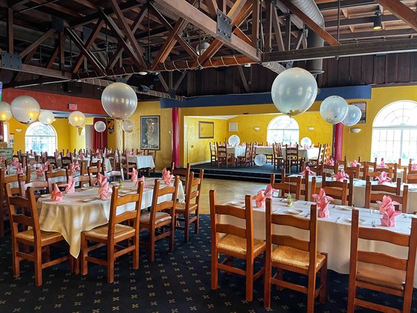 Mezza Luna Restaurant