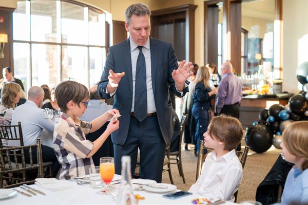 Chris Bruce, Magician & Entertainer