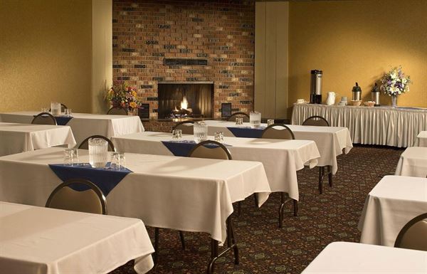 Coast Inn at Lake Hood