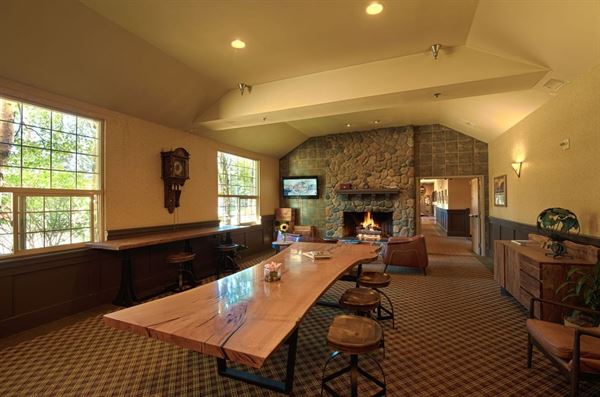 Coast Inn at Lake Hood