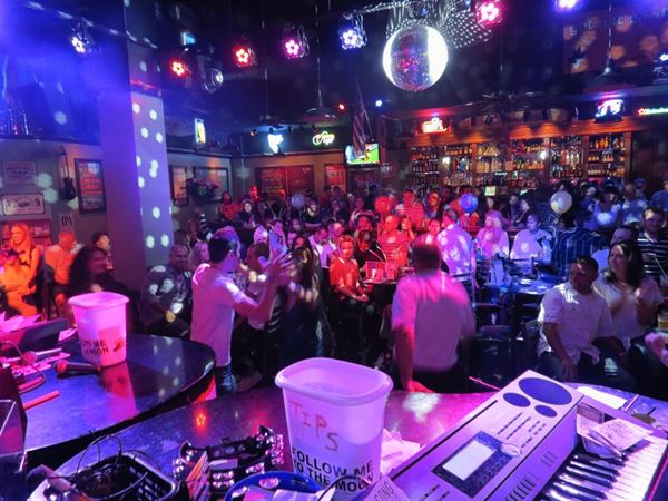 Howl At The Moon - Boston