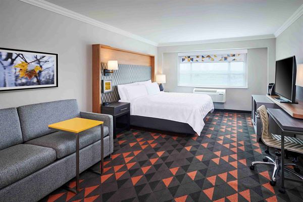 Holiday Inn Hotel & Suites Oakville @ Bronte