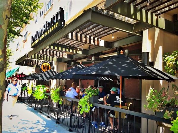 Gordon Biersch Restaurant