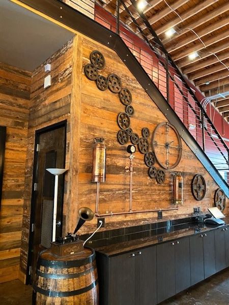 Jekyll & Hyde Taphouse & Grill