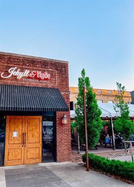 Jekyll & Hyde Taphouse & Grill