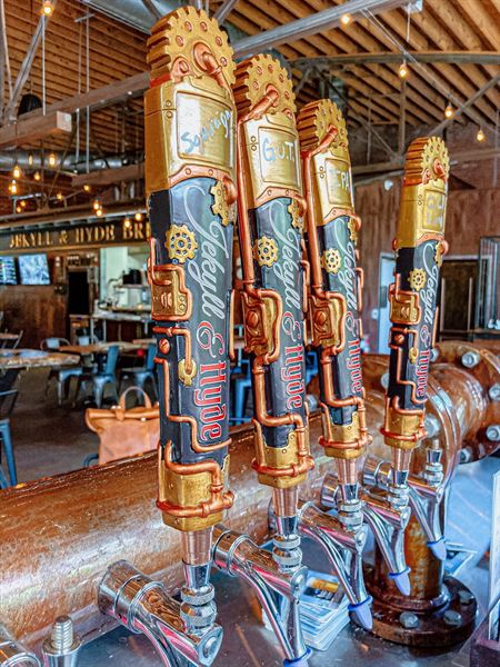 Jekyll & Hyde Taphouse & Grill