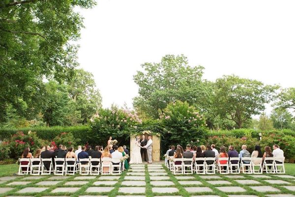 Estate at Three Village Inn